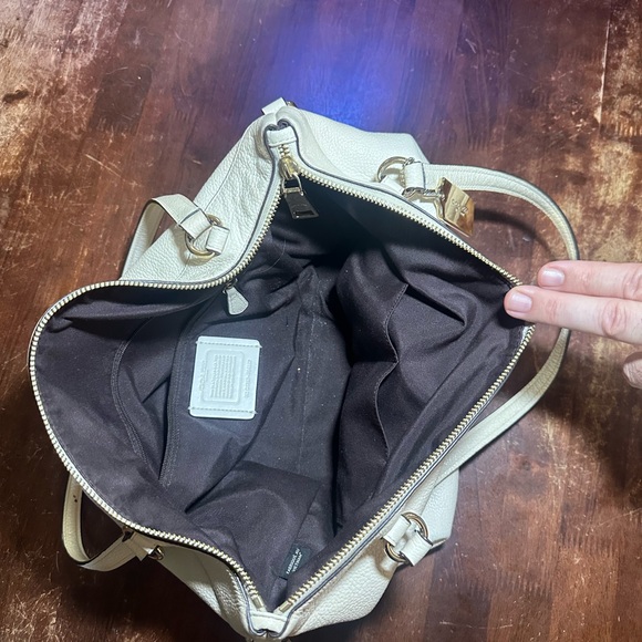 Coach Cream Leather Women's Bag - Picture 4 of 7